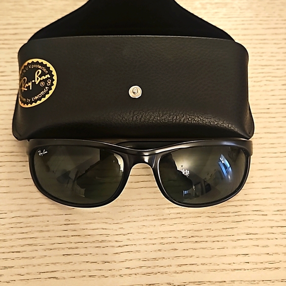 Ray-Ban Other - Rayban sunglasses